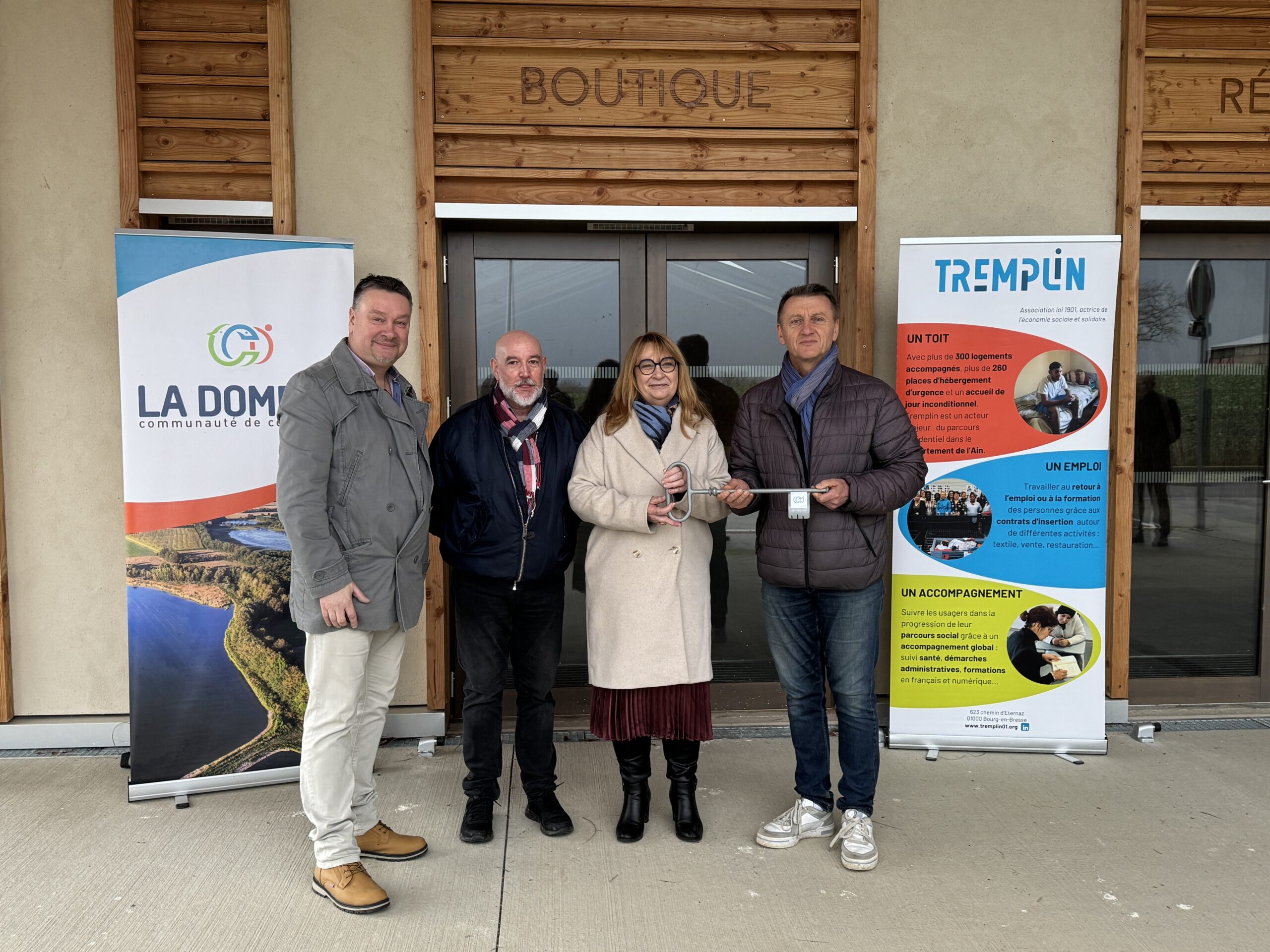 Recyclerie de la Dombes : les clés officiellement remises à l’association Tremplin